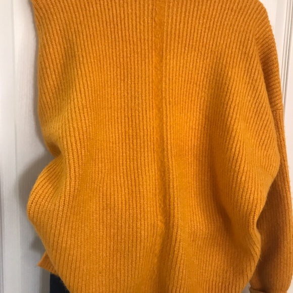 Sweater - Picture 6 of 7
